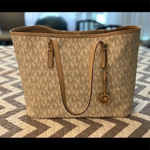 Michael Kors Jet Set Tote